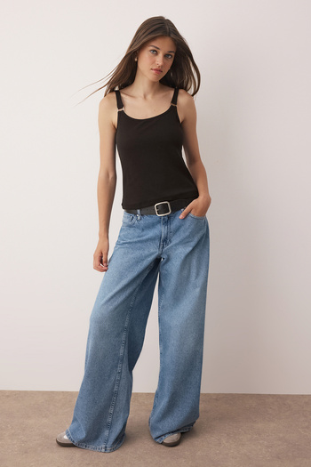 Trendyol Collection Black Accessory Detailed Fitted/Skin-Fitting Knitted Undershirt Twoss25Al00064