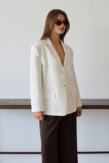 Trendyol Collection Weiße Blazerjacke mit normaler Passform und gewöhnlichem Schnitt TWOAW26BC00040