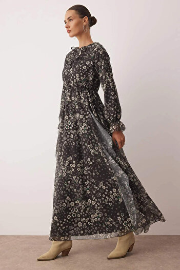 Trendyol Modest Φόρεμα από υφαντό σιφόν με καπνιστή επένδυση και σχέδιο λουλουδιών TCTAW26EB00028