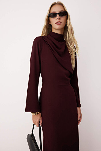 Trendyol Modest Βραδινό φόρεμα με λεπτομέρεια από υφαντό μπορντό TCTAW26DB00000