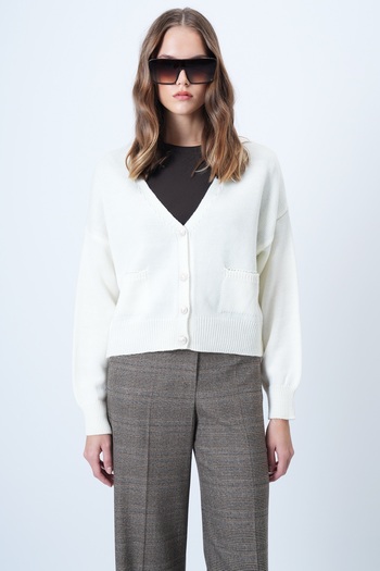 Trend Alaçatı Stili Women's Ecru V-Neck Double Pocket Knit Cardigan Alc-X14636