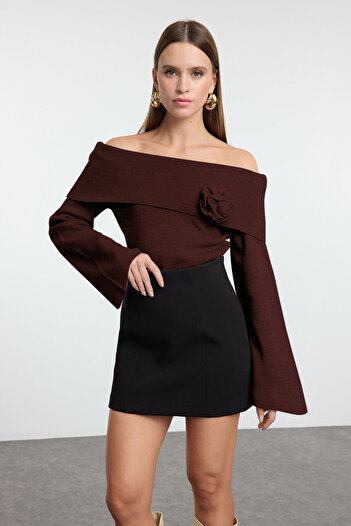 Trendyol Collection Καφέ ροζ πλεκτό πουλόβερ με λεπτομέρεια Carmen γιακά TWOAW25KZ00373