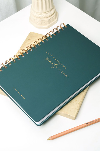 Matt Notebook 2026 Дневен спирален дневник 16x24 cm - 12 месеца Две хиляди двадесет и шеста