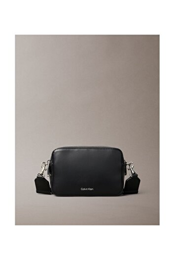 Calvin Klein Women's Brand Logo Stylish Appearance Suitable for Everyday Use with Adjustable Shoulder Strap Si