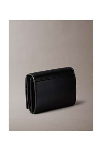 Calvin Klein Women Black Bold Medium Bifold Wallet