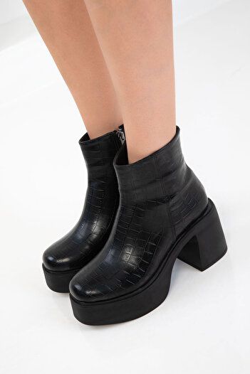 SOHO Černé dámské boty Krako - model Bootie z roku 19986