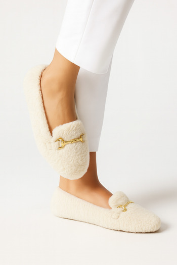 Beyond Women's Cream Buckle Plush Home Slippers Byndvt03