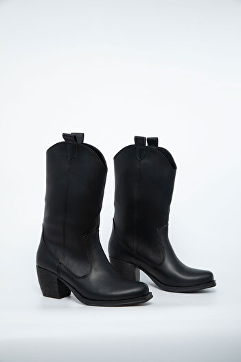 SOHO Black Women's Boots & Booties 21004