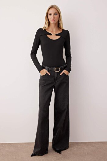 Trendyol Collection Black Fitted/Slim Fit Accessory Detailed Snap Fastener Stretchy Knitted Bodysuit Twoaw26Bd00005