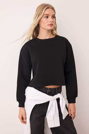 Trendyol Collection Black Thick Fleece Inside Crew Neck Crop Knitted Sweatshirt Twoaw26Sw00093
