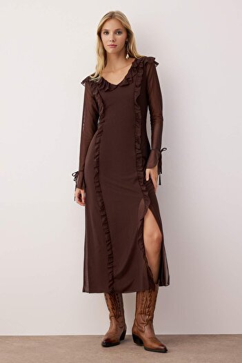 Trendyol Collection Καφέ ίσιο βολάν Maxi πλεκτό φόρεμα TWOAW26EL00060