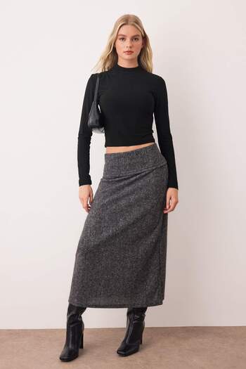 Trendyol Collection Czarna, marszczona, szczegółowo dopasowana bluzka z wysokim kołnierzem i rozciągliwą dzianiną TWOAW23EL01391