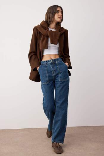 Trendyol Collection Sötétkék magas derekú széles lábszárú farmernadrág zsebrészlettel TWOAW22JE0595
