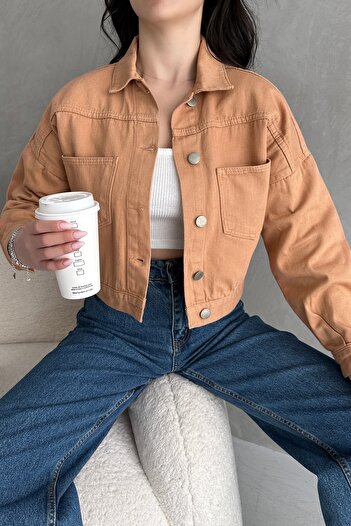 Fav Style Women's Buttoned Double Pocket Crop Denim Jacket