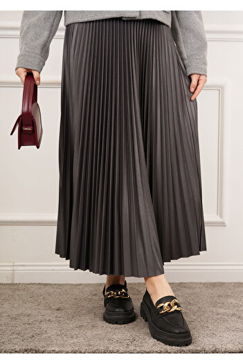 MODA Leather Look Pleated Skirt