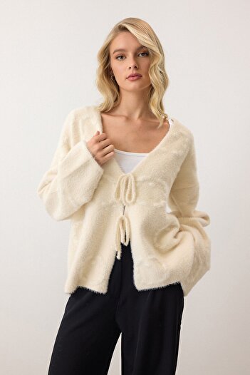 VAGGON Women's Cream V-Neck Lace Detailed Patterned Knitwear Cardigan Vs00902
