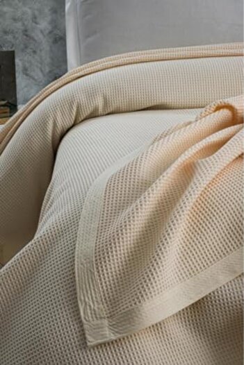 STOREMAX Sellbuyst Air-Conditioned Pique, 100% Cotton Honeycomb Pique, Four Seasons Pique Double Size 220X240 Cream Trendy