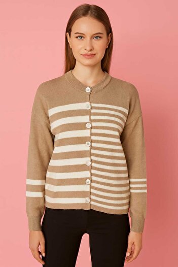 ŞIK VE MUTLU Standard Size Buttoned Knitwear Cardigan with Line Detail