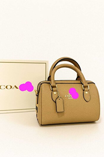Coa Shoulder bag, an exact copy of the famous brand. It comes with a box, a bag, and a warranty card with the same brand name.