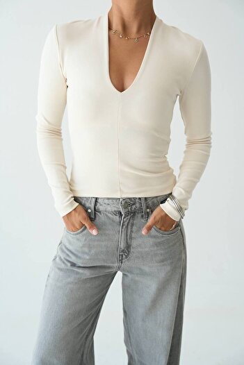 ibeeka Women's V-Neck Long Sleeve Basic Blouse – Stylish and Timeless Style