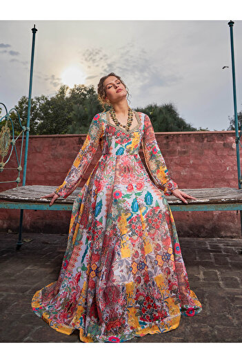 Sassafras By Styli White Multi Floral Sweetheart Neck Anarkali Kurta