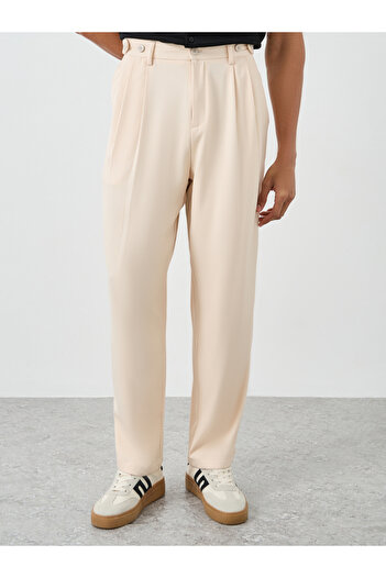 Styli Men Oversized Pleat Detail Trousers