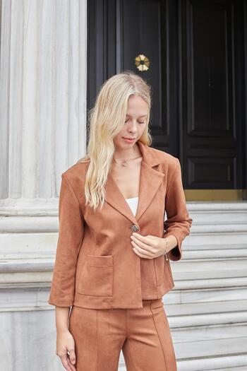Jument Women's Collared Relaxed Fit Long Sleeve Lightweight Lycra Suede Fabric Buttoned Pocketed Blazer Jacket-Tan