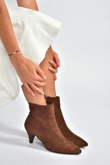 Fox Shoes R404710002 Γυναικείες μπότες με χαμηλό τακούνι καφέ σουέντ