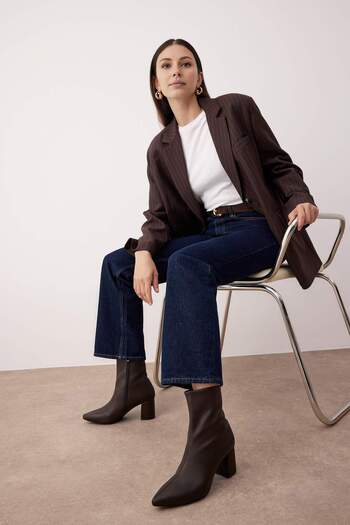 TRENDYOL SHOES Γυναικείες μπότες με τακούνι σε καφέ μυτερό μπλοκ 
 TAKAW26BO00067 ΤΑΚΑΒ26BO00067