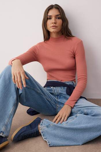Trendyol Collection Dusty Rose – Taillierte, langärmlige, gerippte, dehnbare Strickbluse mit hohem Kragen TWOAW21BZ0423