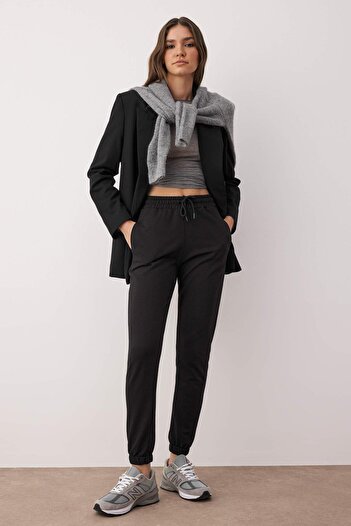 Trendyol Collection Černé základní Jogger tenké pletené tepláky TWOAW21EA0194