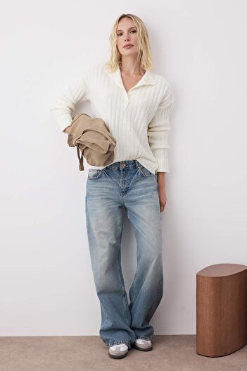 Trendyol Collection Ecru Wide Fit Soft Textured Stand Collar Knitwear Sweater TWOAW21KZ0783