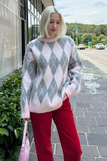 Madmext Pink Crew Neck Sweater with Rhinestones and Diamond Pattern Mg2493