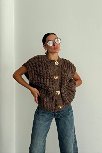 Noi Belis Soft Textured Knitwear Vest with Large Button Detail Aw25Yl0004