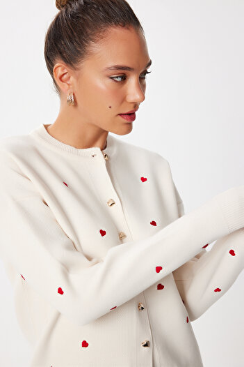 Lovelyİstanbul Heart Embroidered Stylish Buttoned Knitwear Cardigan Lnx0008 Cream