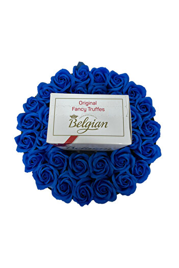 velve Aranjament floral, cu trandafiri din sapun, Trufe Belgian si Flori uscate parfumate, albastru