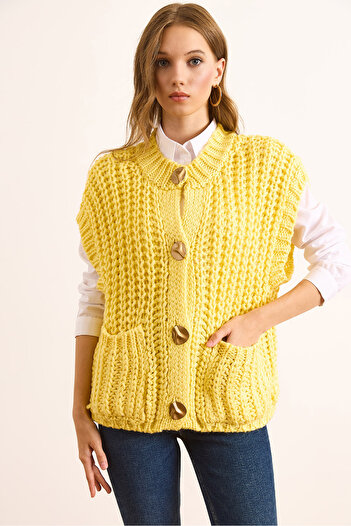 Olalook Women's Yellow Thick Knitted Cardigan with Large Buttons Hrk-19000382
