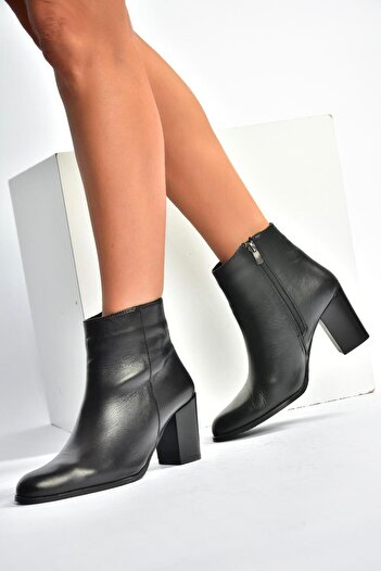 Fox Shoes V398300303 Siyah Hakiki Deri Kalın Topuklu Kadın Bot