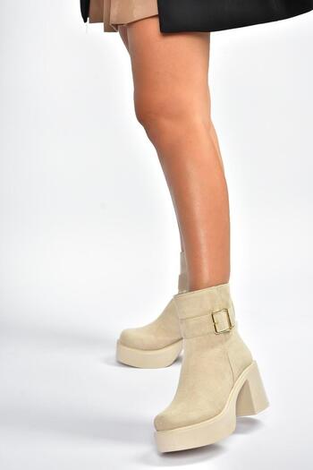 Fox Shoes V726446602 Γυναικείες μπότες με χοντρό τακούνι σε μπεζ σουέντ