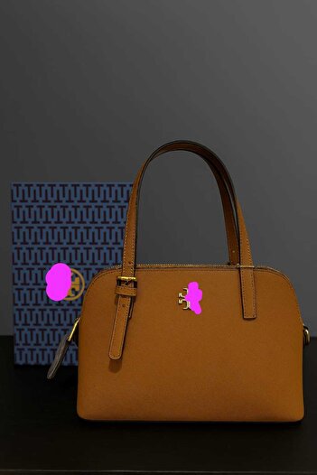 CHA Shoulder bag, an exact copy of the famous brand. It comes with a box, a bag, and a warranty card with the same brand name.