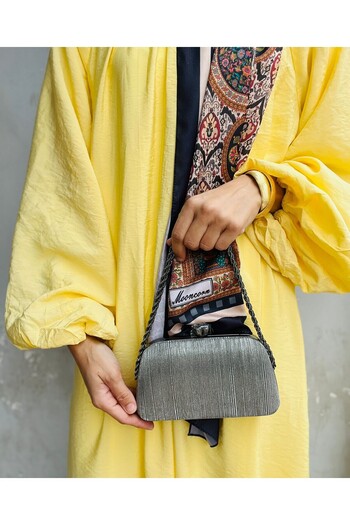 H&D COLLECTİON Our Model Is the One That Cannot Be Without the Özen Günler Brand, a Chain-Handled and Shoulder-Strap Evening Bag.