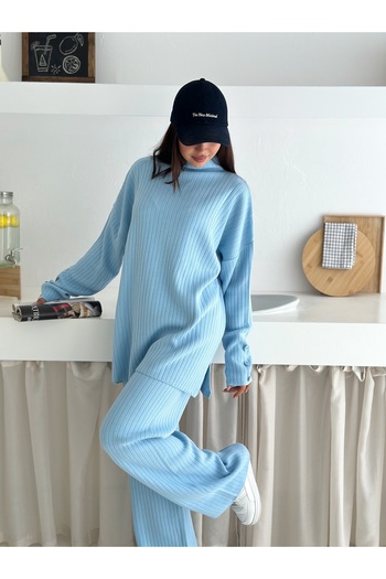 02Lady Fashion Button Detailed Turtleneck Knitwear Set