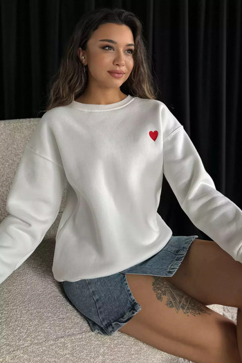 julude White Women's Crew Neck Heart Embroidered Raised Sweatshirt