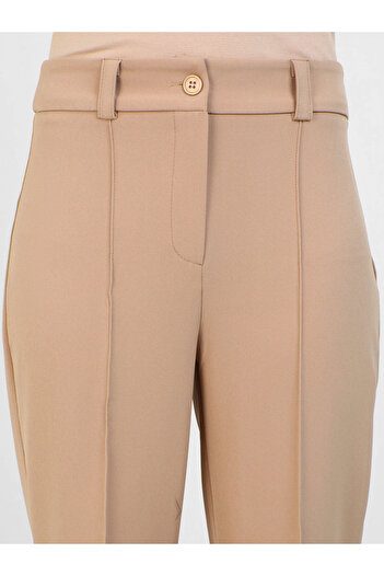 Refka By Styli Solid Mid Rise Regular Fit Trousers with Pintuck Detail