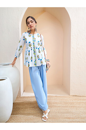 Sassafras By Styli White Floral Wood Buttoned Gathered Kurti