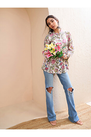Sassafras By Styli White Floral Buttoned Gathered Kurti