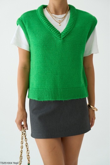 CADDELAMODA Women's V-Neck Plain Sweater