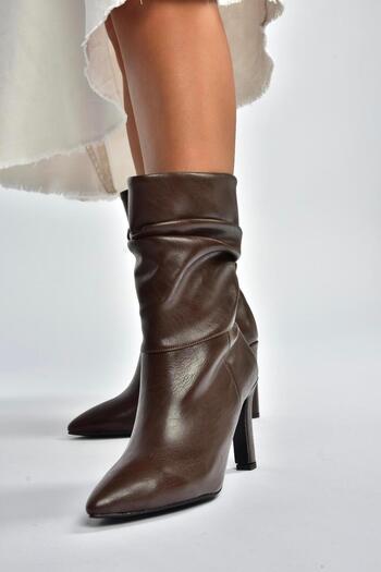 Fox Shoes R404020309 Kahverengi İnce Topuklu Büzgülü Kadın Bot