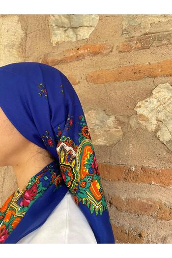 Sobe Hediyelik Mardin Calligraphy Blue Background Floral Patterned Headscarf 100X100 cm – Dowry and Daily Use