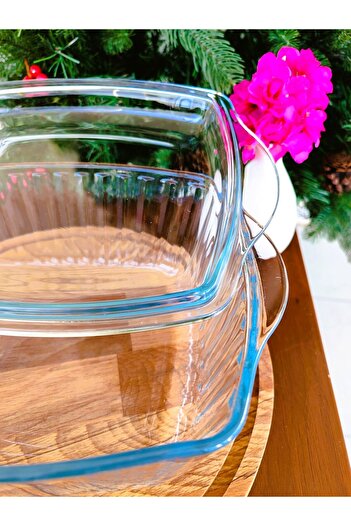 Madame Coco Sylvie Medium Covered Glass Oven Dish - 1870 ml - Transparent